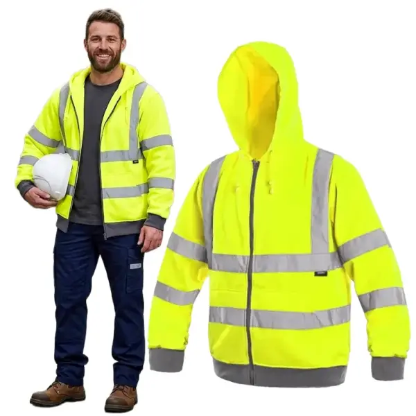 BLUZA FROME OSTRZEGAWCZA ŻÓŁTA Z KAPTUREM męska bluza ostrzegawcza odblaskowa z kapturem żółta frome - zapinana na zamek z szarymi ściągaczami, zaprezentowana po lewej stronie na uśmiechniętym modelu z białym kaskiem oraz po prawej jako sam produkt z postawionym kapturem - wycięte na białym tle studyjnym