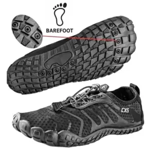 szybkoschnące buty barefoot do wody na kajaki cxs seaman - czarne obuwie ułożone pod kątem, ukazujące profil boczny z systemem sznurowania oraz spód podeszwy z otworami drenażowymi, z powiększonym detalem bieżnika i ikoną BAREFOOT - wycięte na białym tle studyjnym.