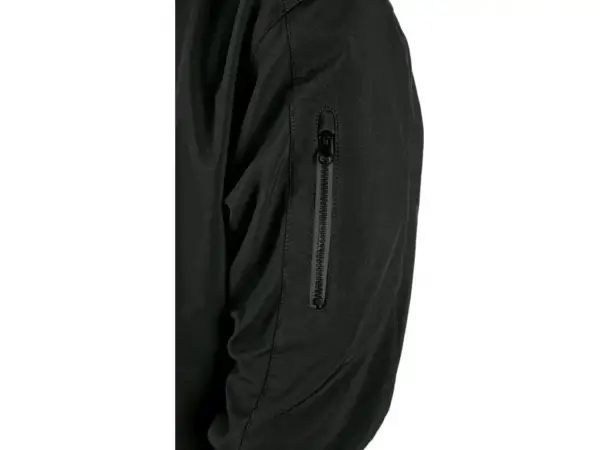 Kurtka Durham czarny softshell - zbliżenie na lewy rękaw z pionową kieszenią zapinaną na zamek błyskawiczny - wycięte na białym tle studyjnym