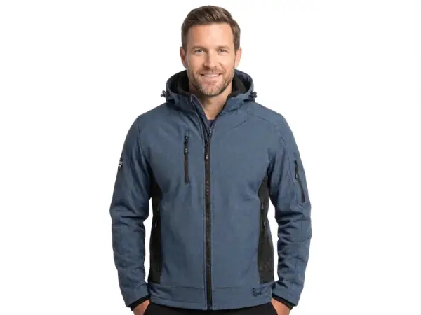 Niebieska kurtka robocza softshell CXS Durham założona na modela, widok z przodu. Widoczne czarne zamki błyskawiczne na piersi i lewym rękawie, ciemne panele boczne oraz zintegrowany kaptur, wycięte na białym tle studyjnym.