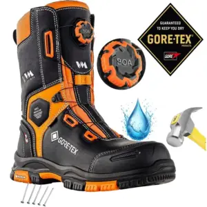 Wysokie trzewiki ochronne z membraną Gore-Tex i systemem BOA - czarno-pomarańczowy but ujęty z profilu pod kątem, z widocznym powiększeniem pokrętła BOA, metką Gore-Tex, grafiką kropli wody, młotkiem uderzającym w podnosek oraz gwoździami pod podeszwą - wycięte na białym tle studyjnym.