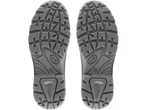 Buty robocze CXS Universe Meteor O2 - widok z dołu na szare podeszwy z głębokim bieżnikiem, widocznym logo marki i napisami shock absorber oraz oil resistant - wycięte na białym tle studyjnym