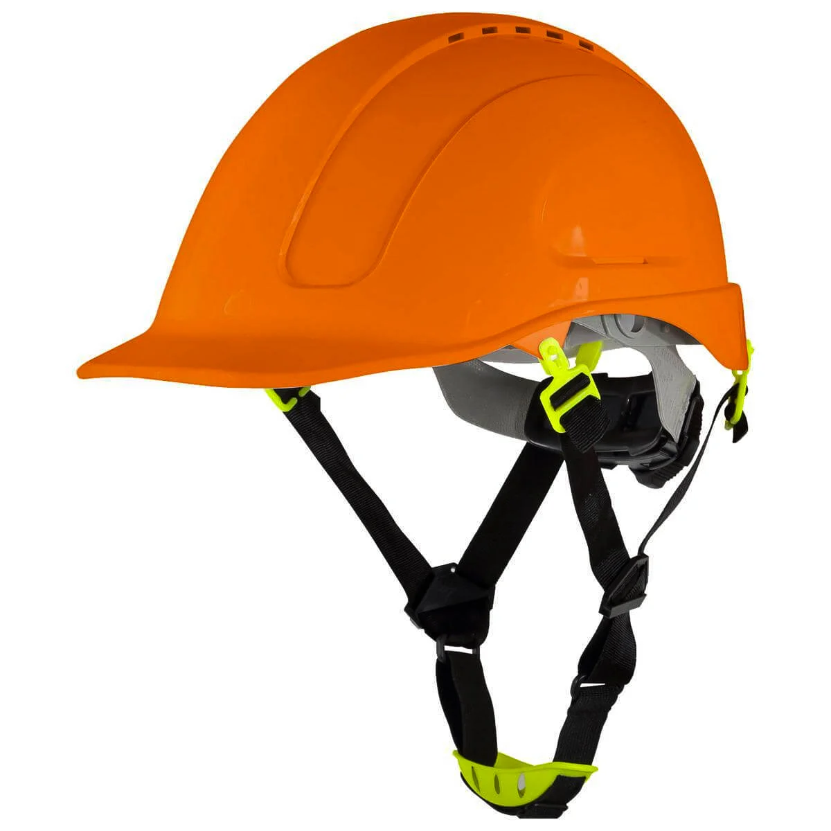 kask czteropunktowy bhp - pomarańczowy hełm ochronny z widoczną szarą więźbą i czarnym paskiem podbródkowym z jaskrawymi elementami, ujęcie z boku pod kątem - wycięte na białym tle studyjnym