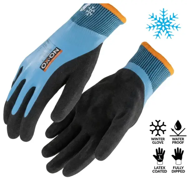 OX-ON WINTER COMFORT 3309 Rękawice robocze ocieplane nieprzemakalne - para niebiesko-czarnych rękawic z pomarańczową lamówką ułożonych pod kątem, ukazujących chropowatą część chwytną oraz grzbiet z logo OX-ON i piktogramy właściwości - wycięte na białym tle studyjnym.