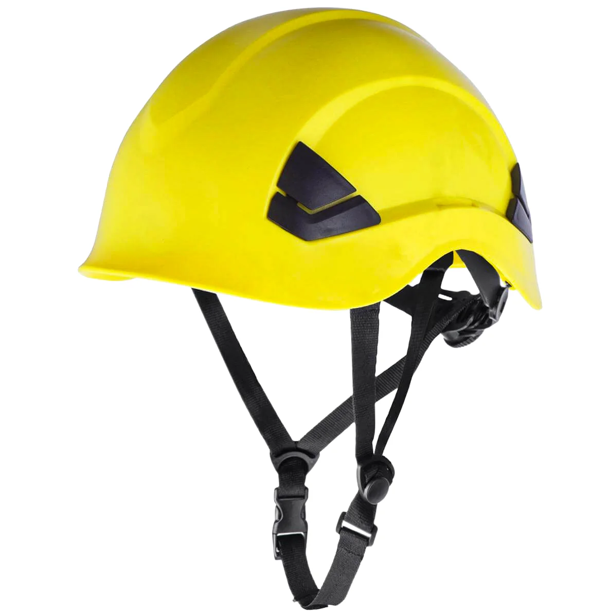 Kask do prac na wysokosci - żółty, widok pod kątem z przodu z widocznym czarnym paskiem podbródkowym - wycięte na białym tle studyjnym.